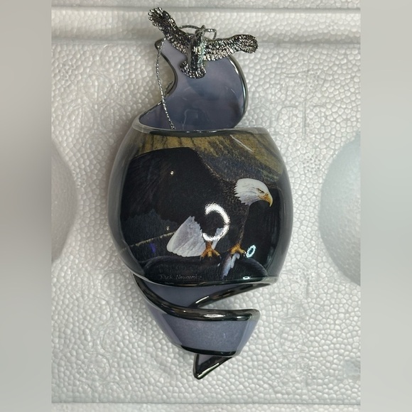 11th Issue in the On Eagles Wings Heirloom Porcelain Bradford Exchange Ornaments - Picture 3 of 9